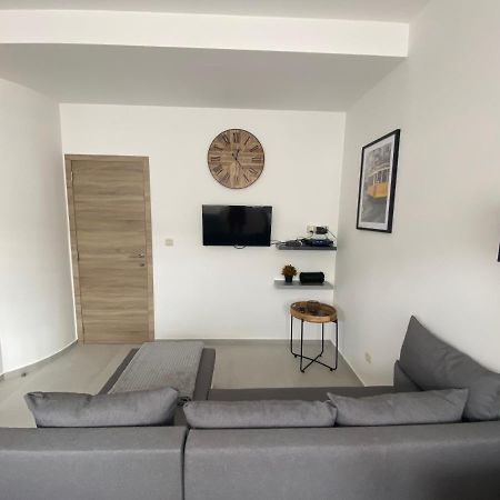 1-C Superbe Appartement Tres Calme Et Bien Decore Charleroi Eksteriør billede