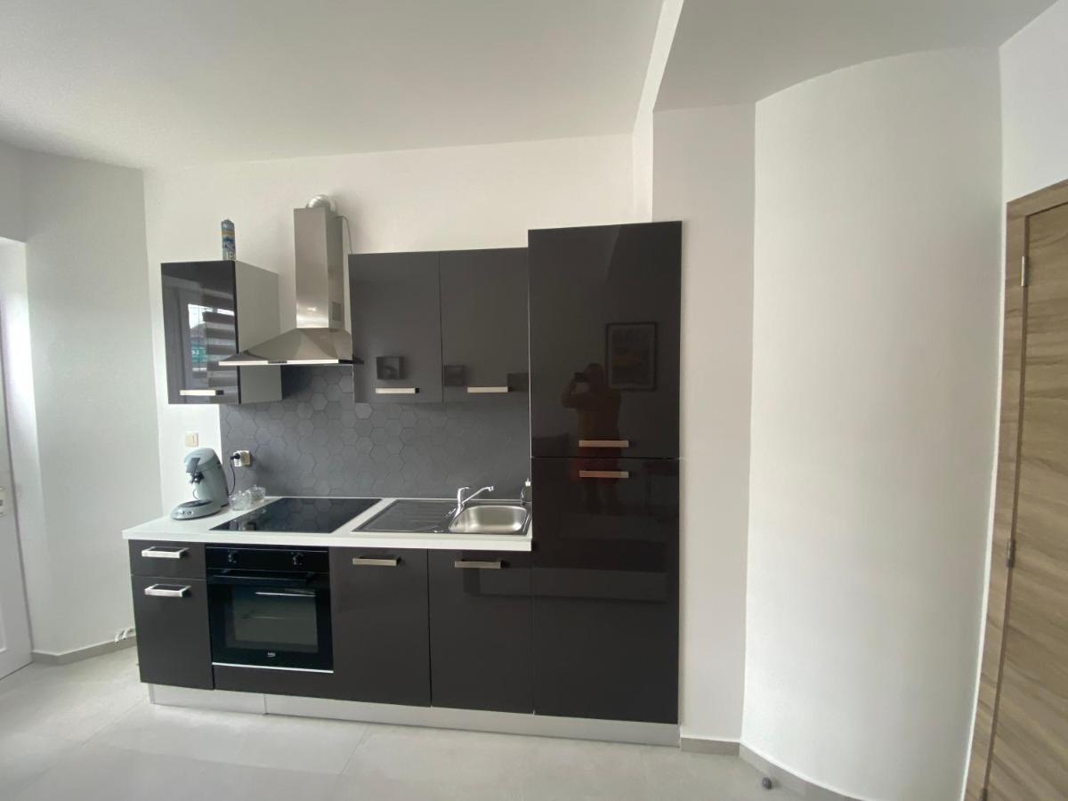 1-C Superbe Appartement Tres Calme Et Bien Decore Charleroi Eksteriør billede
