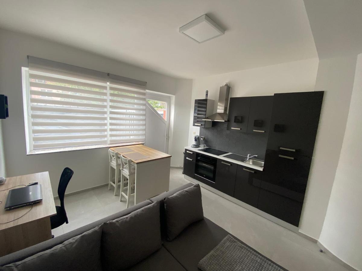 1-C Superbe Appartement Tres Calme Et Bien Decore Charleroi Eksteriør billede