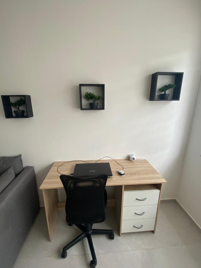 1-C Superbe Appartement Tres Calme Et Bien Decore Charleroi Eksteriør billede