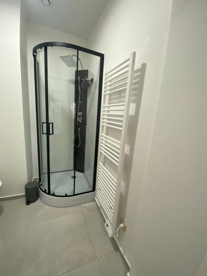 1-C Superbe Appartement Tres Calme Et Bien Decore Charleroi Eksteriør billede