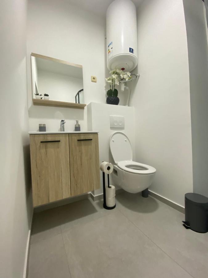 1-C Superbe Appartement Tres Calme Et Bien Decore Charleroi Eksteriør billede
