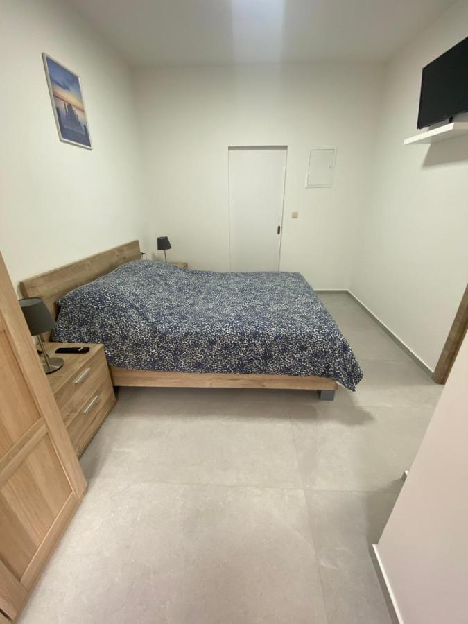 1-C Superbe Appartement Tres Calme Et Bien Decore Charleroi Eksteriør billede