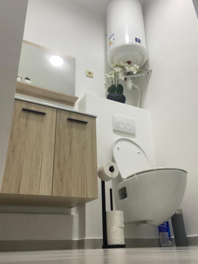 1-C Superbe Appartement Tres Calme Et Bien Decore Charleroi Eksteriør billede