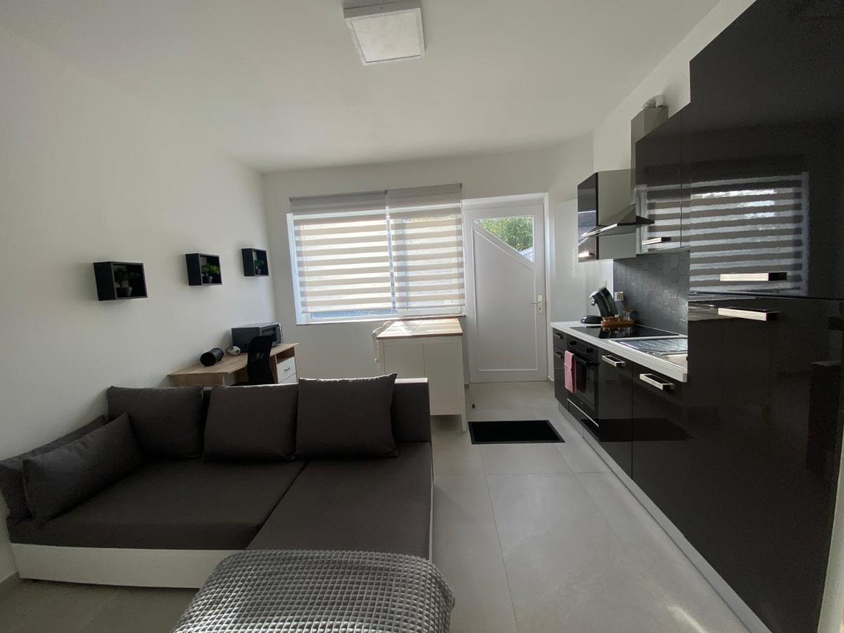 1-C Superbe Appartement Tres Calme Et Bien Decore Charleroi Eksteriør billede